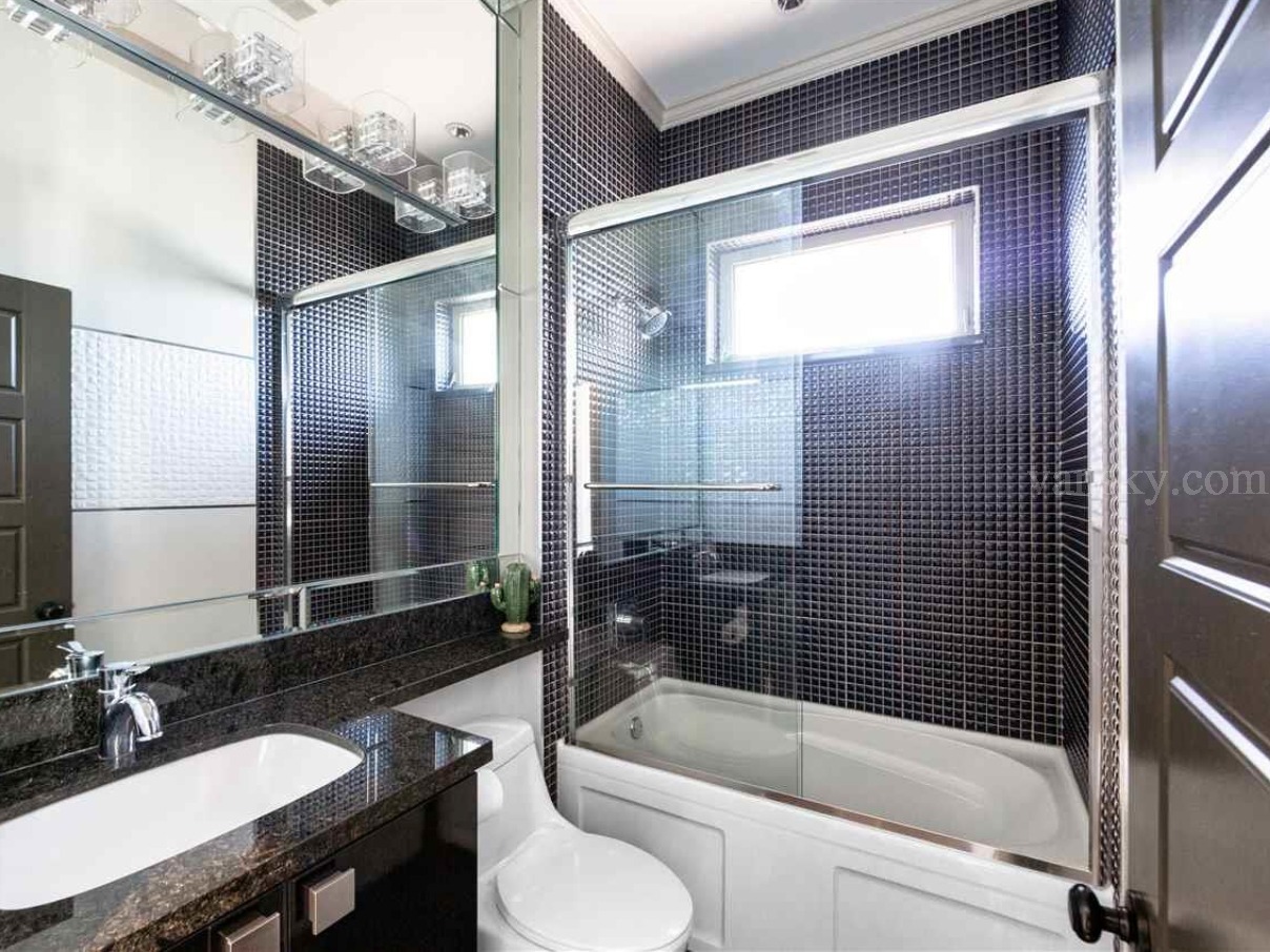 210806170343_Washroom 1.jpeg